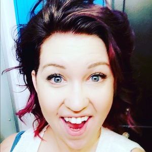 Meet your Posher, Deya